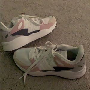 Adidas cloud foam “Chaos” sneaker